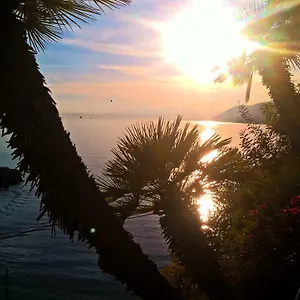 https://camogli-golfo-paradiso-la-casa-del-comandante.hotelitalianriviera.com